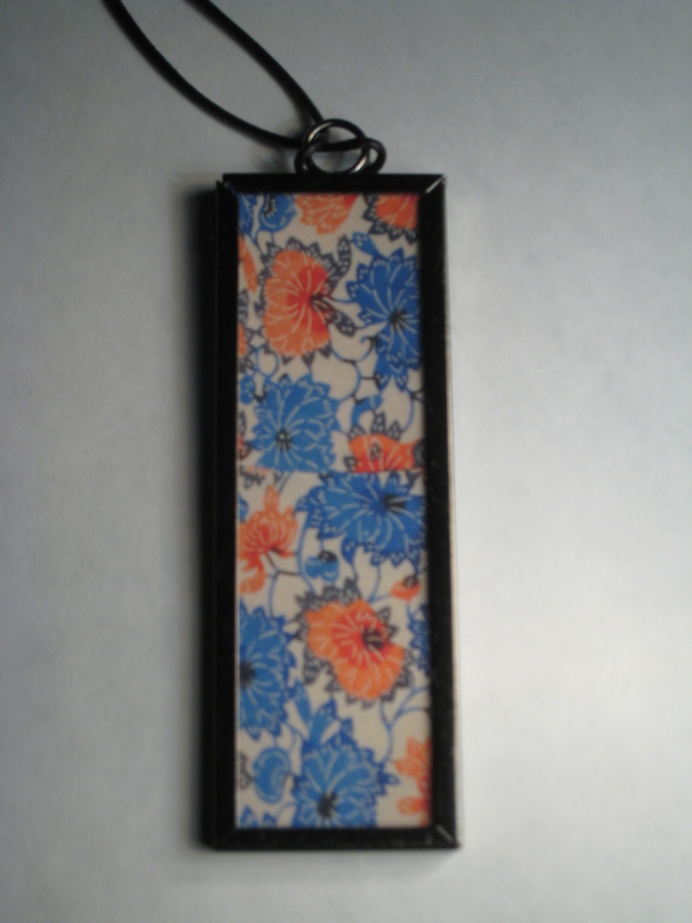 55 B - Blue and red flowers